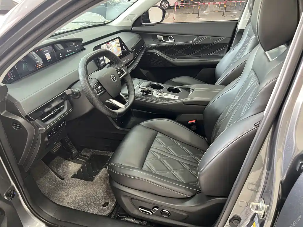 Changan UNI-K 长安UNI-K 2024款 2.0 T 两驱全球行版