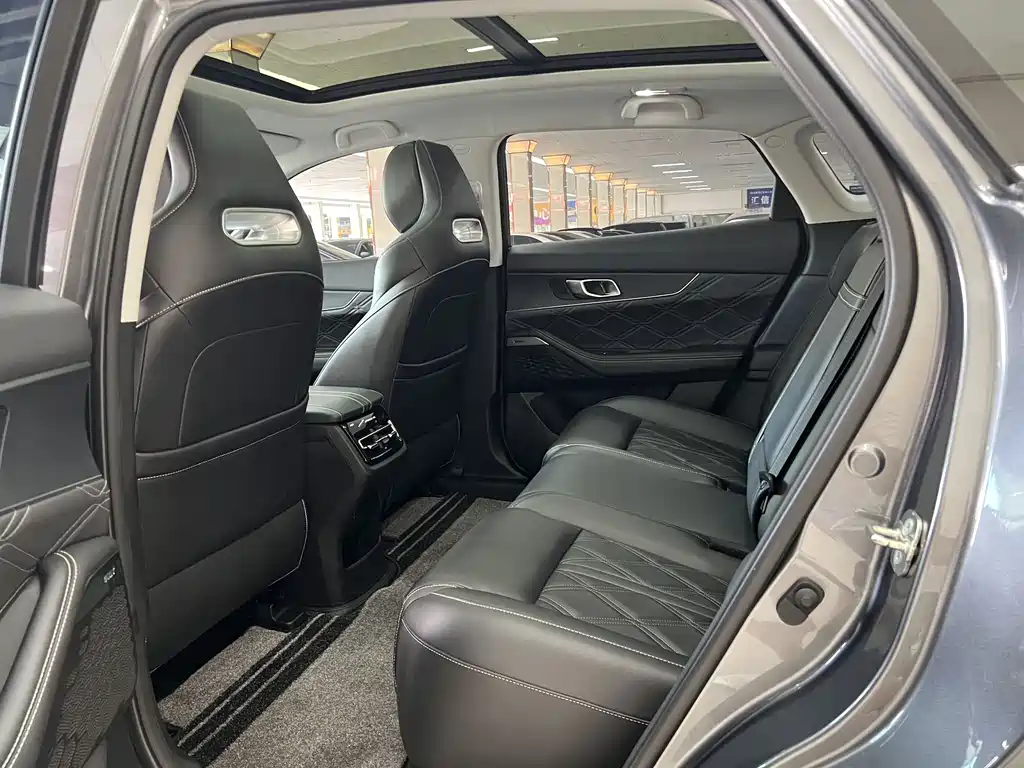 Changan UNI-K 长安UNI-K 2024款 2.0 T 两驱全球行版