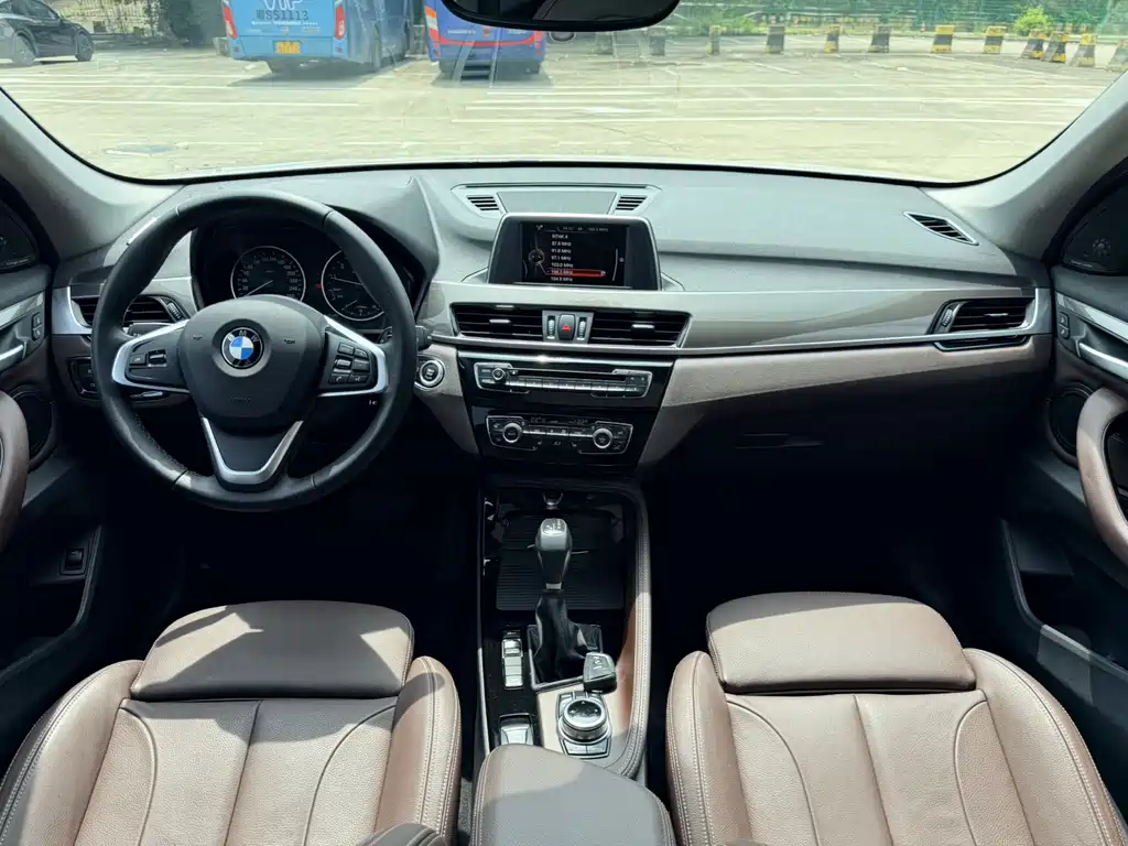 BMW X1 xDrive20 Li Luxury