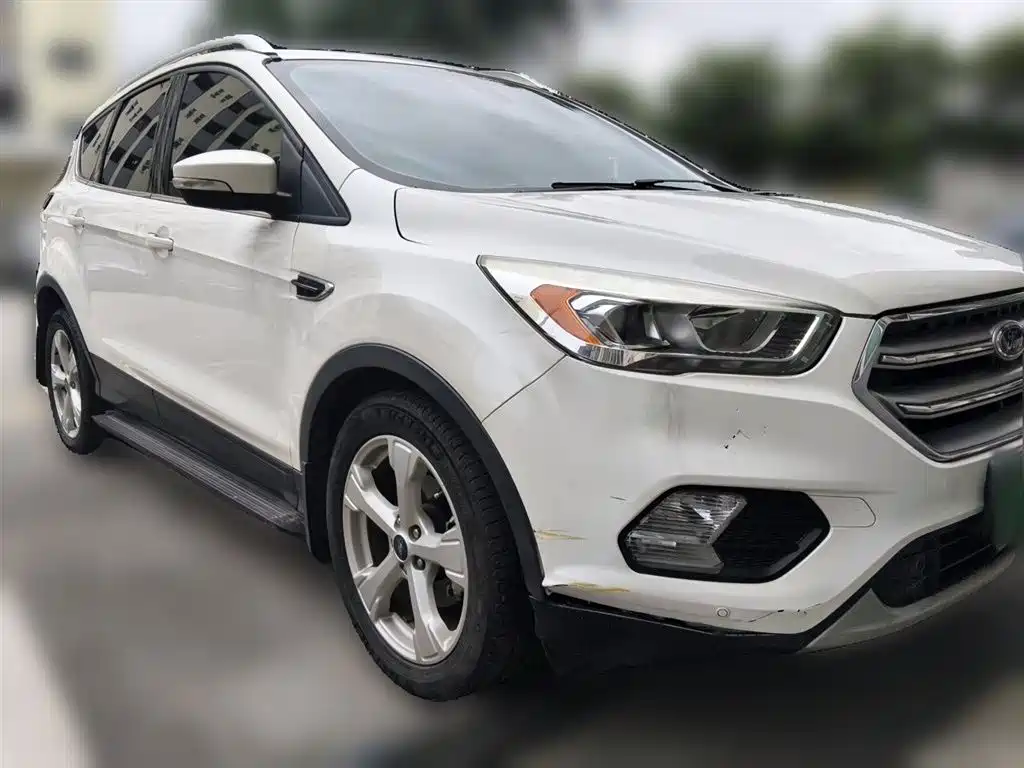 Kuga EcoBoost 180 2 WD Platinum Wing