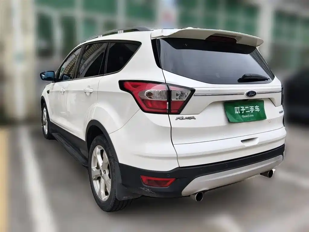 Kuga EcoBoost 180 2 WD Platinum Wing