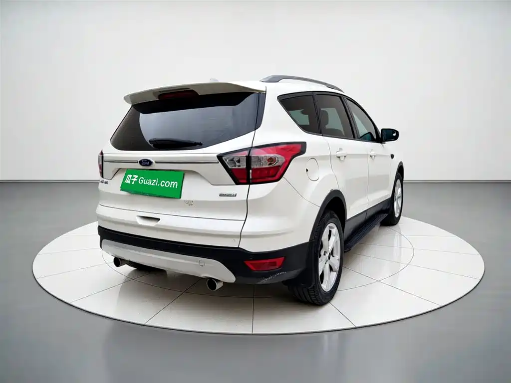 Kuga EcoBoost 180 2 WD Platinum Wing