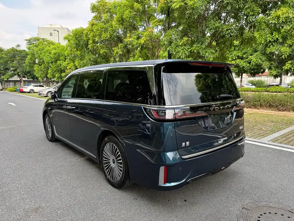 Voyah Dreamer PHEV 4 WD Flagship Qiankun