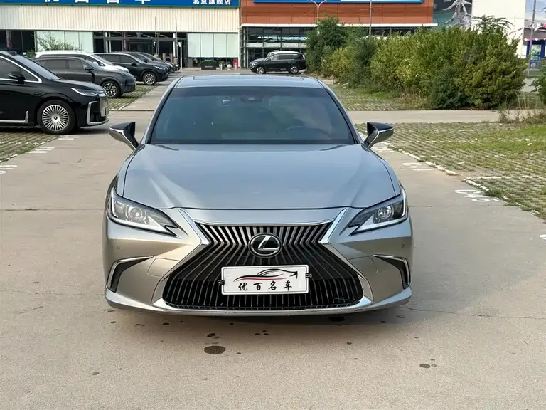 Lexus ES 200 Luxury