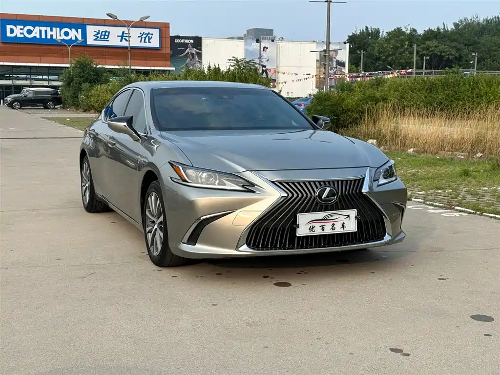 Lexus ES 200 Luxury