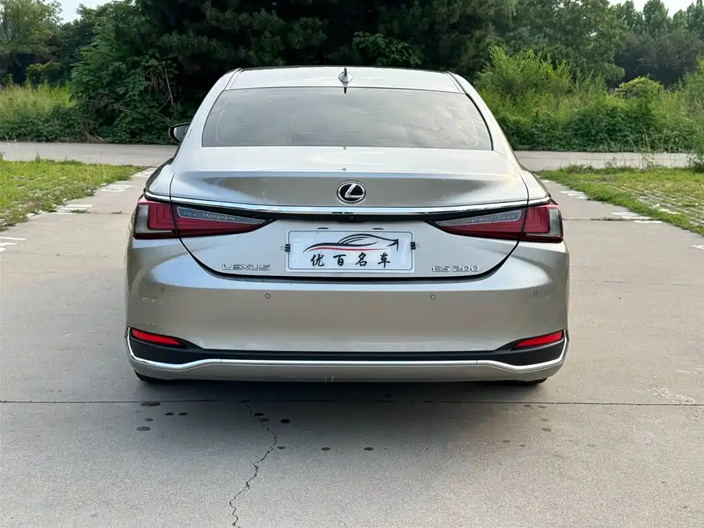 Lexus ES 200 Luxury