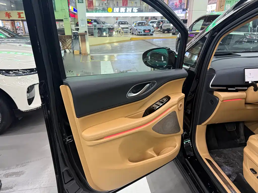 Voyah Dreamer PHEV 4 WD Flagship Kunpeng