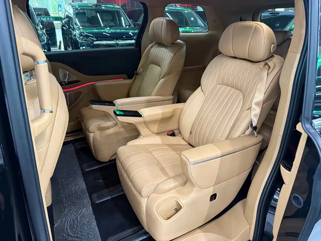 Voyah Dreamer PHEV 4 WD Flagship Kunpeng