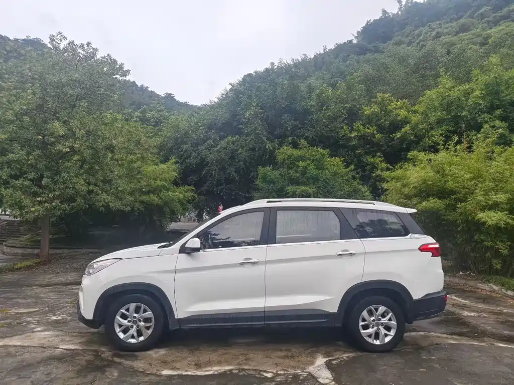 Wuling Hongguang S3 1.5 L Manual Luxury CN-V