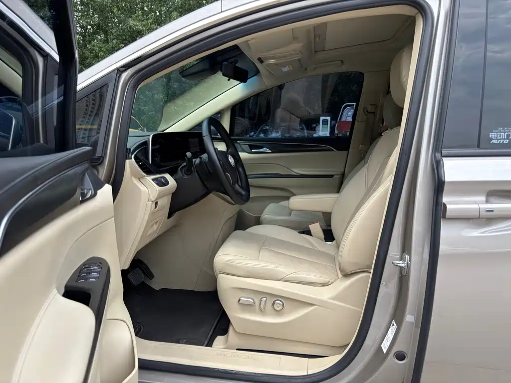 Buick GL8 ES LaCrosse 653 T Premium