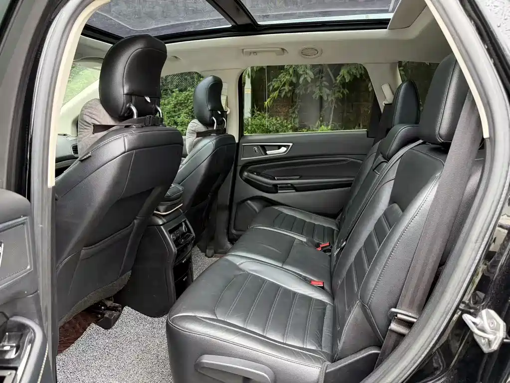 Edge EcoBoost 245 2 WD Grand Sharp 7-seat