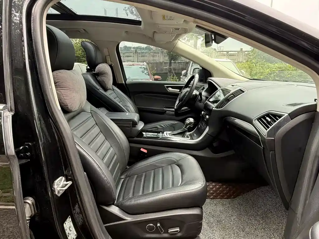 Edge EcoBoost 245 2 WD Grand Sharp 7-seat
