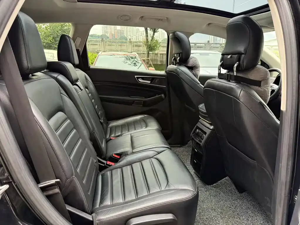 Edge EcoBoost 245 2 WD Grand Sharp 7-seat