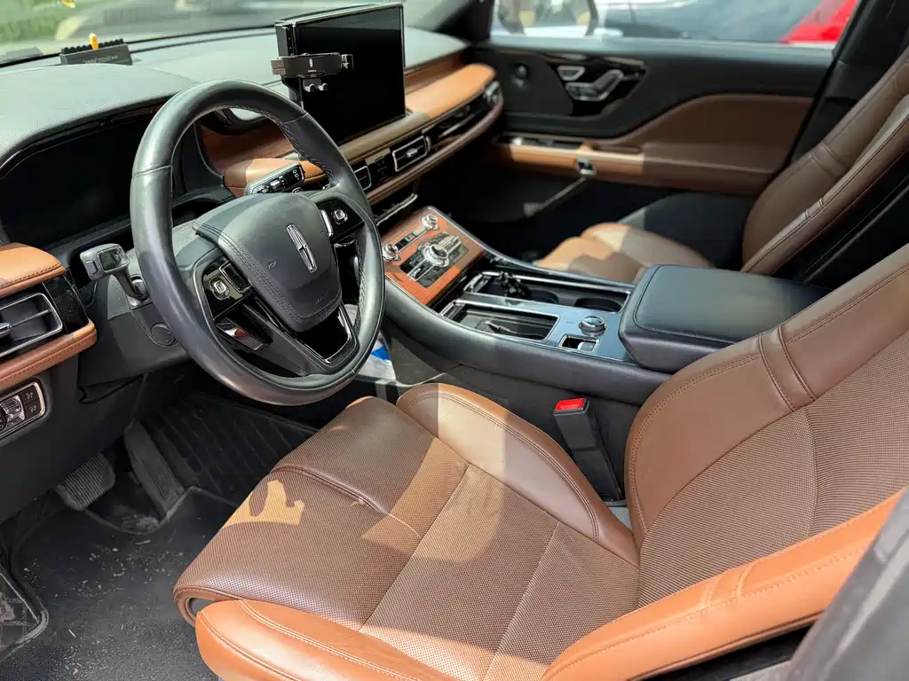 Aviator 3.0 T V6 4 WD Graceful