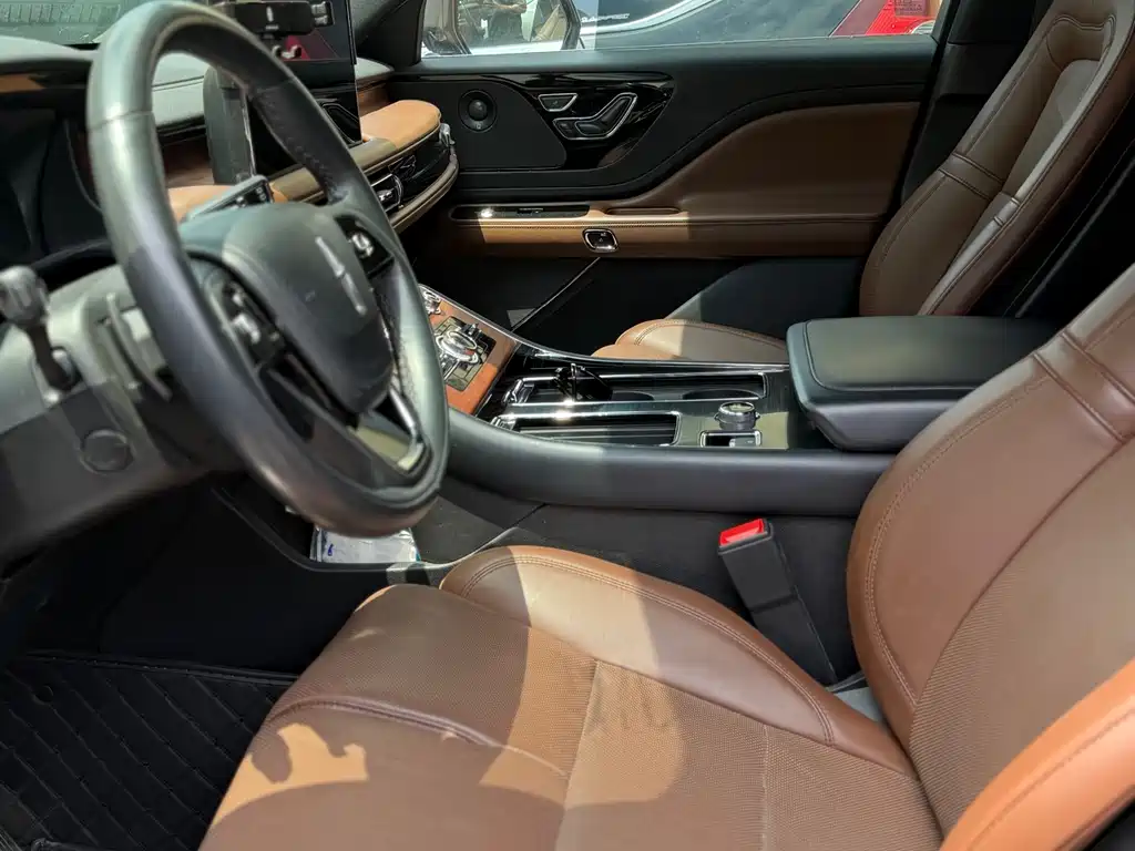 Aviator 3.0 T V6 4 WD Graceful
