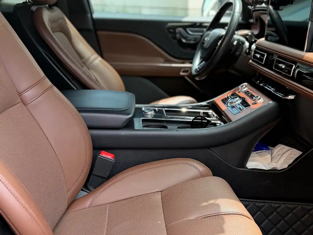 Aviator 3.0 T V6 4 WD Graceful