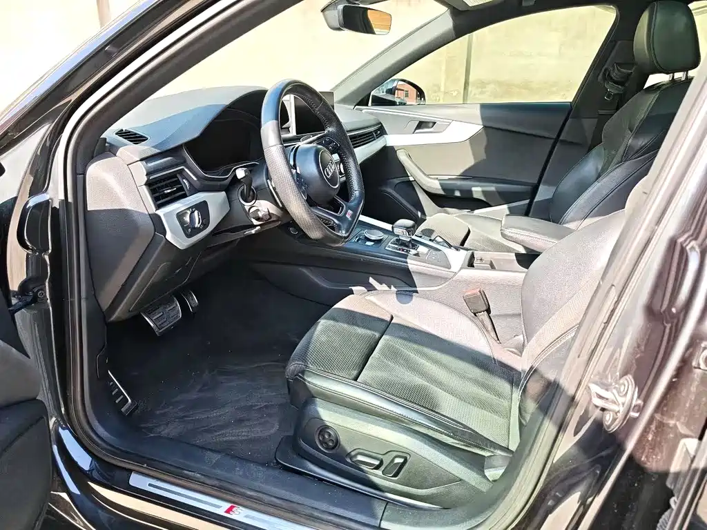 Audi A4 (Import) Avant Pioneer 40 TFSI Luxury Dynamic