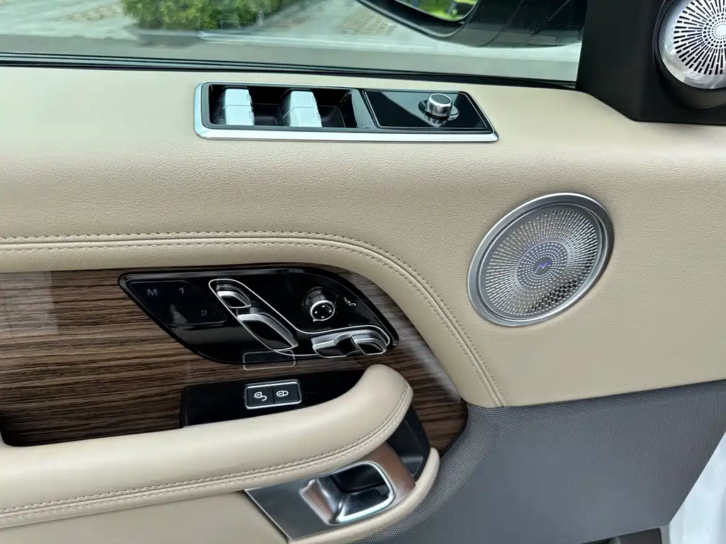 Range Rover 3.0 SC V6 Vogue Heritage Extended