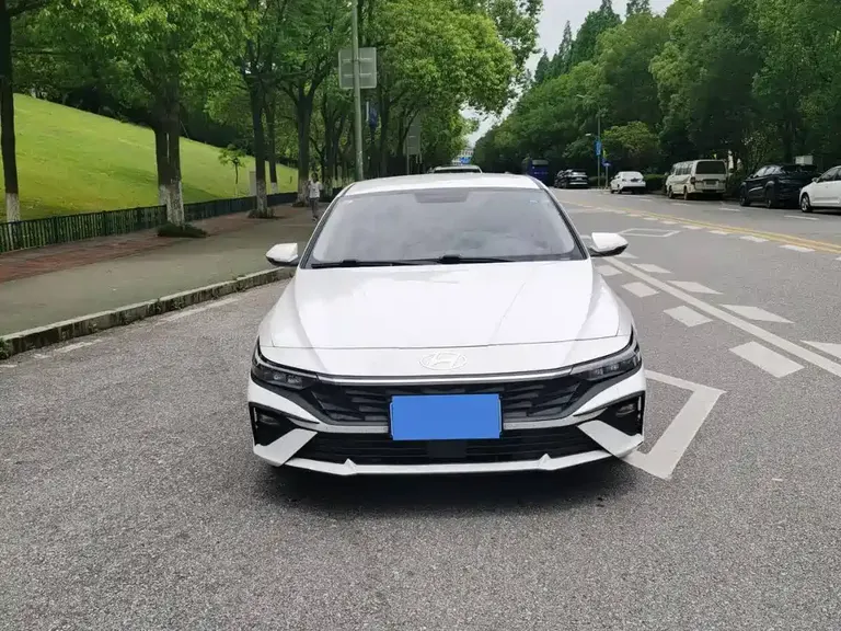 Hyundai Elantra 1.5 L CVT GLS Leading
