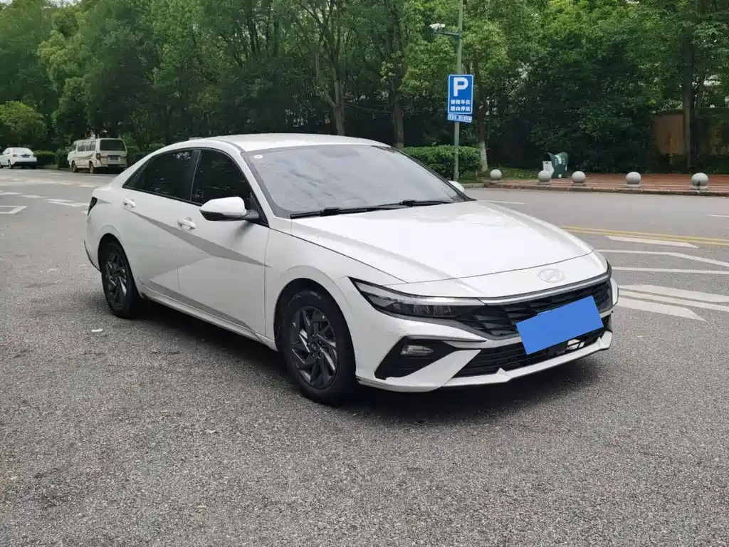 Elantra 1.5 L CVT GLS Leading