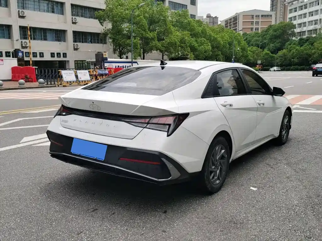 Elantra 1.5 L CVT GLS Leading