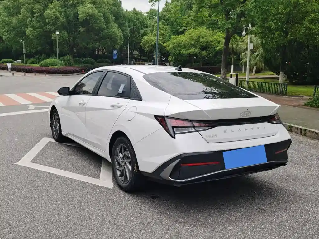 Elantra 1.5 L CVT GLS Leading