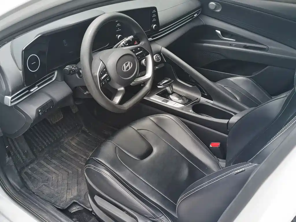 Elantra 1.5 L CVT GLS Leading