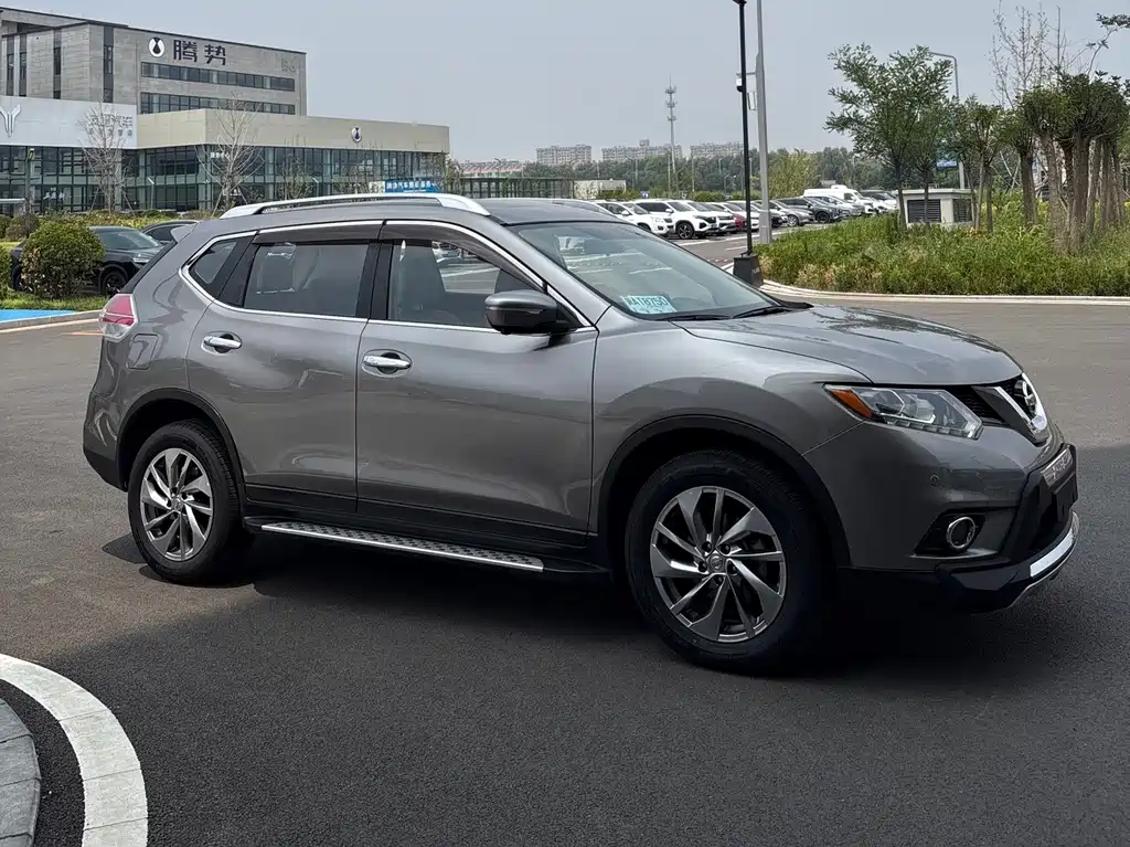 X-Trail 2.5 L CVT Supreme 4 WD
