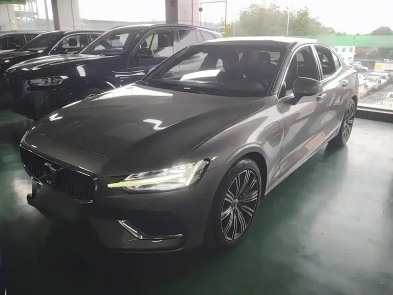 Volvo S60 PHEV 沃尔沃S60插电式混动 2021款 T8 E驱混动 四驱智逸豪华版
