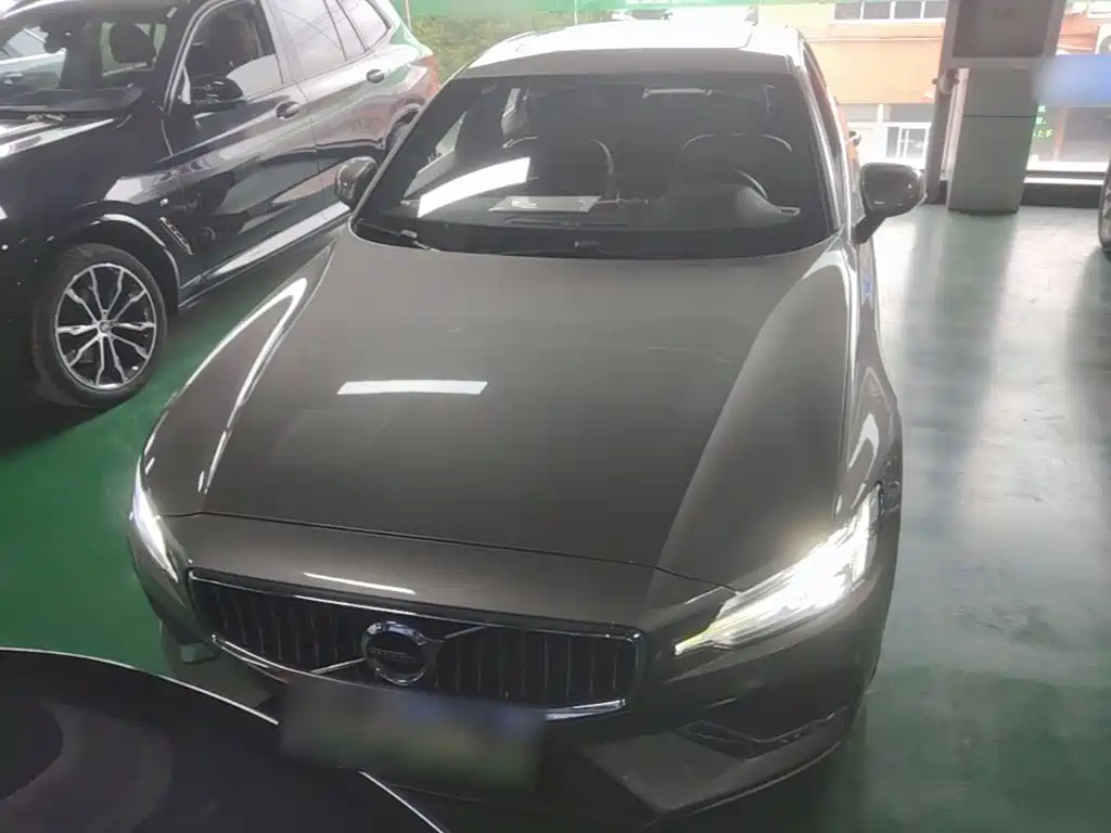 Volvo S60 PHEV 沃尔沃S60插电式混动 2021款 T8 E驱混动 四驱智逸豪华版