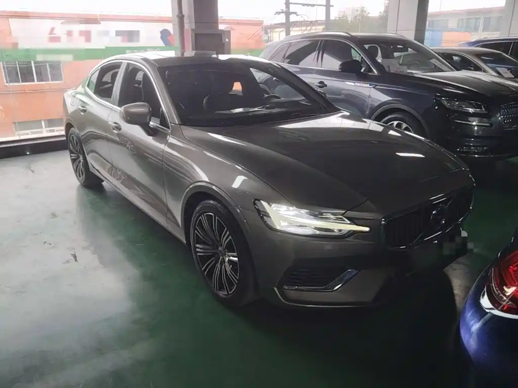 Volvo S60 PHEV 沃尔沃S60插电式混动 2021款 T8 E驱混动 四驱智逸豪华版