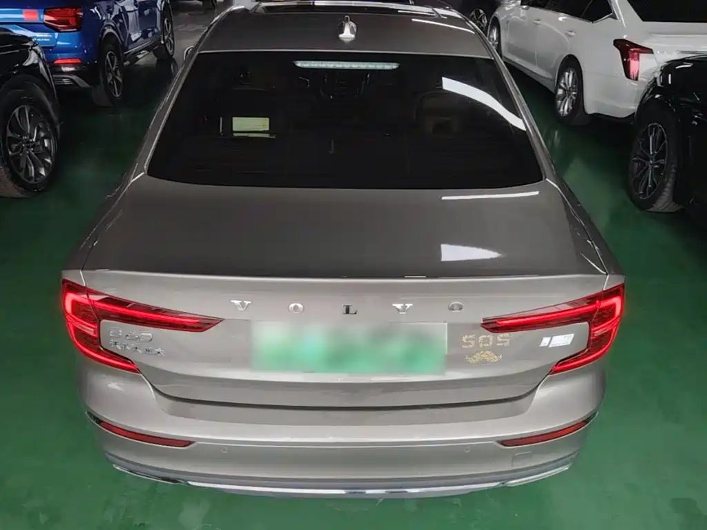 Volvo S60 PHEV 沃尔沃S60插电式混动 2021款 T8 E驱混动 四驱智逸豪华版