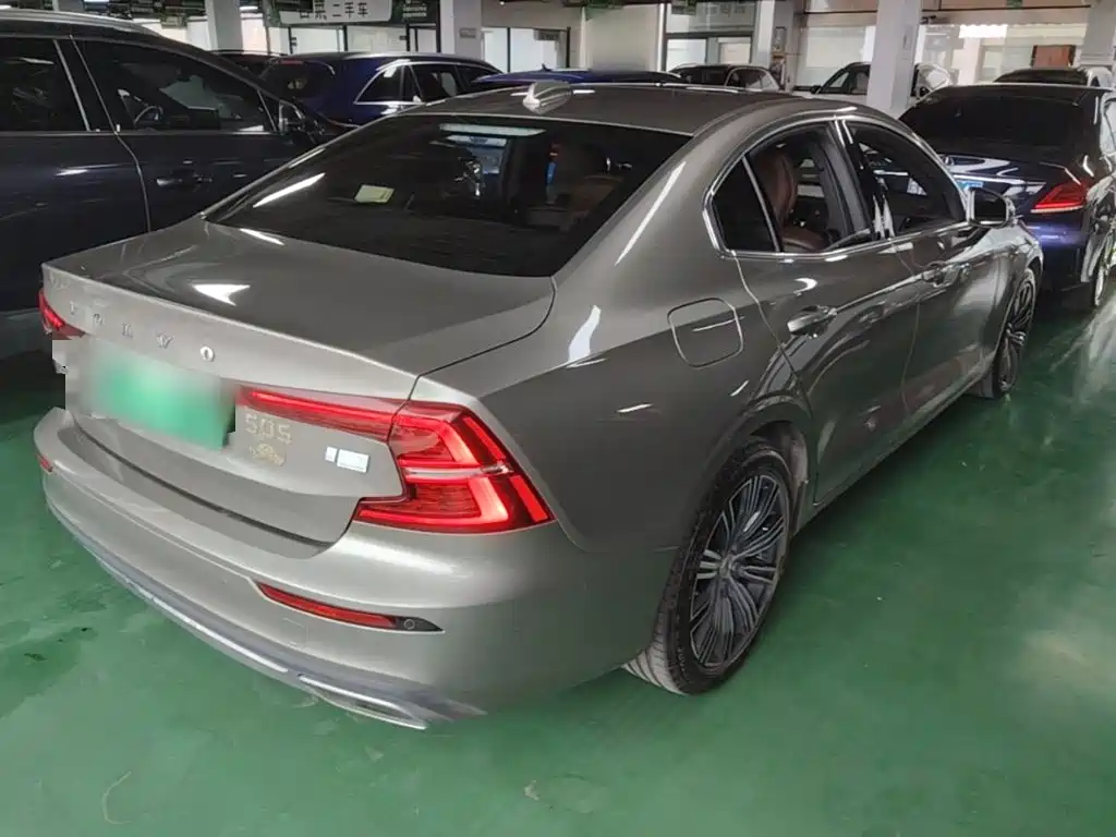 Volvo S60 PHEV 沃尔沃S60插电式混动 2021款 T8 E驱混动 四驱智逸豪华版