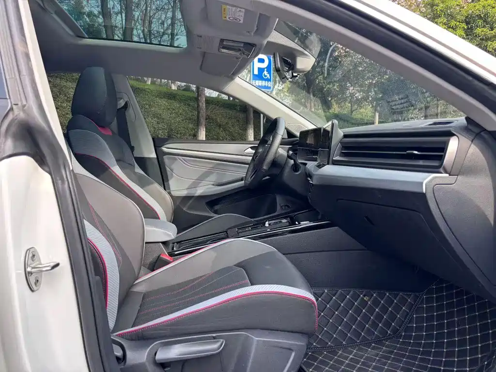 Lamando Lamando L 280 TSI DSG Spicy Cool