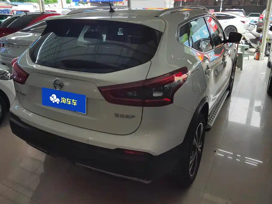 Qashqai 2.0 L CVT Luxury
