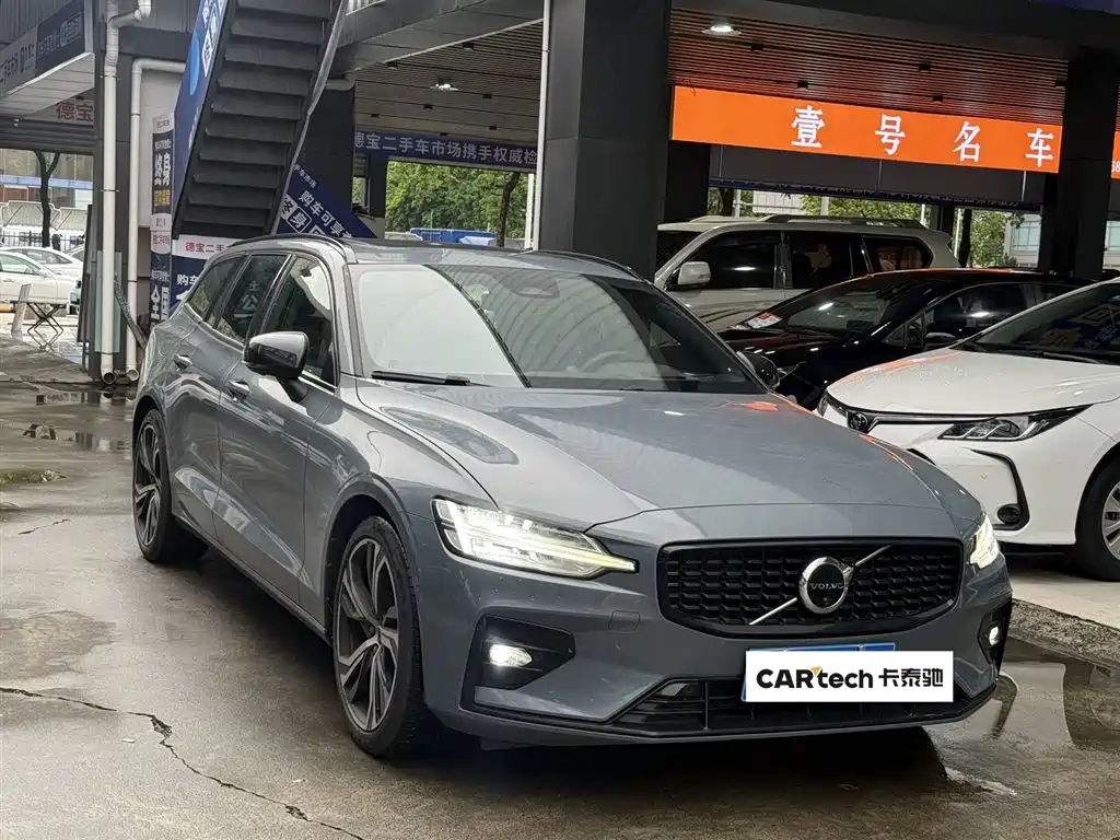 Volvo V60 沃尔沃V60 2023款 B5 智雅运动版