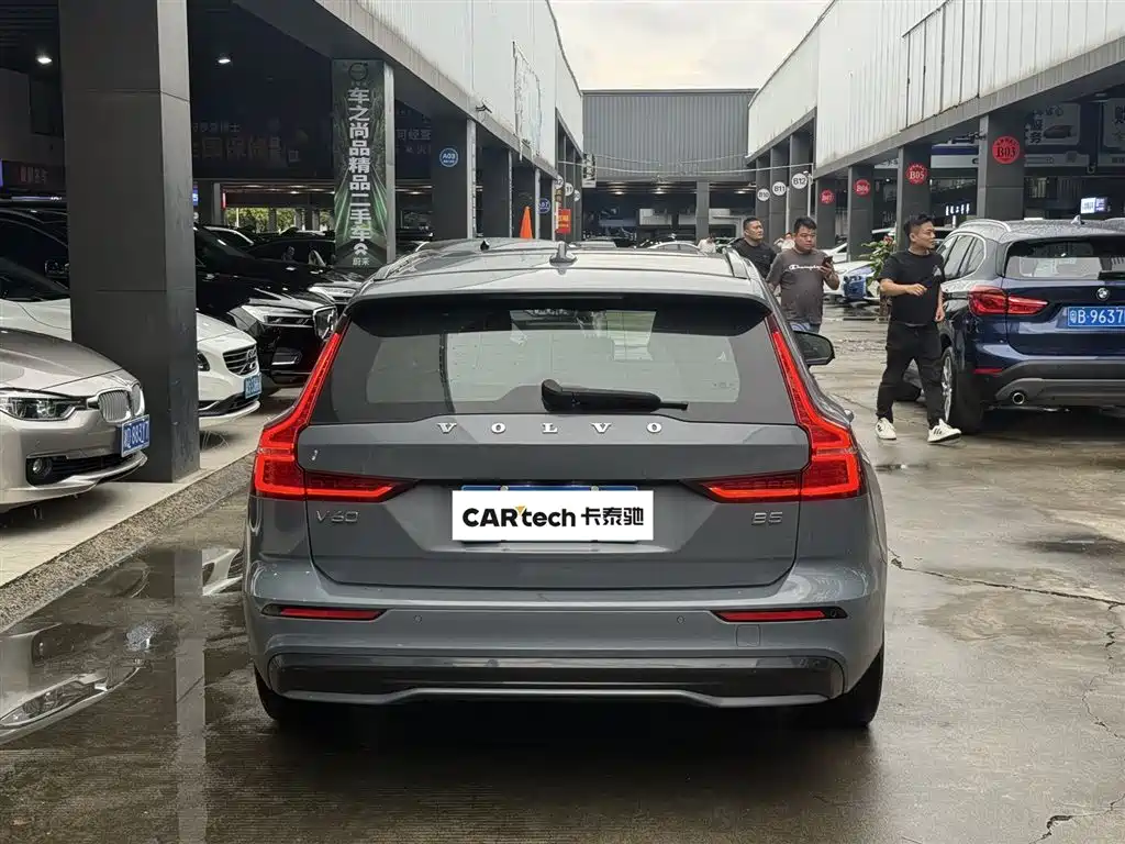 Volvo V60 沃尔沃V60 2023款 B5 智雅运动版