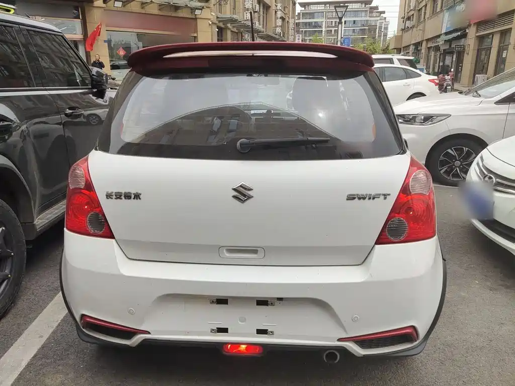 Swift 1.5 L Auto Fashion Cool Play