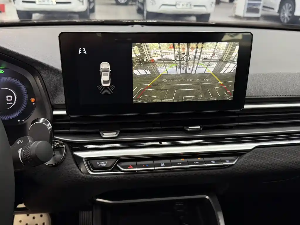 Emgrand 4 th Gen 1.5 L CVT Distinguished