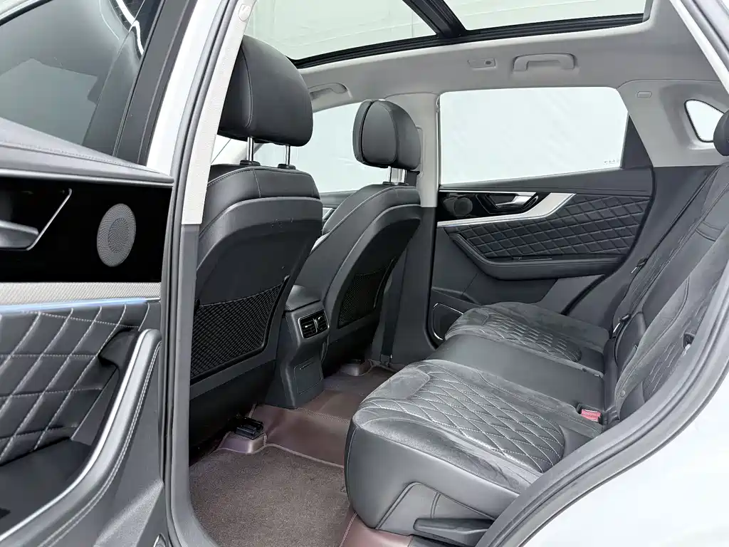 Hongqi HS5 2.0 T Connected Flagship Enjoyment