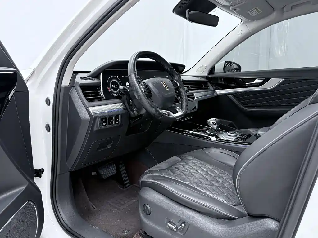 Hongqi HS5 2.0 T Connected Flagship Enjoyment