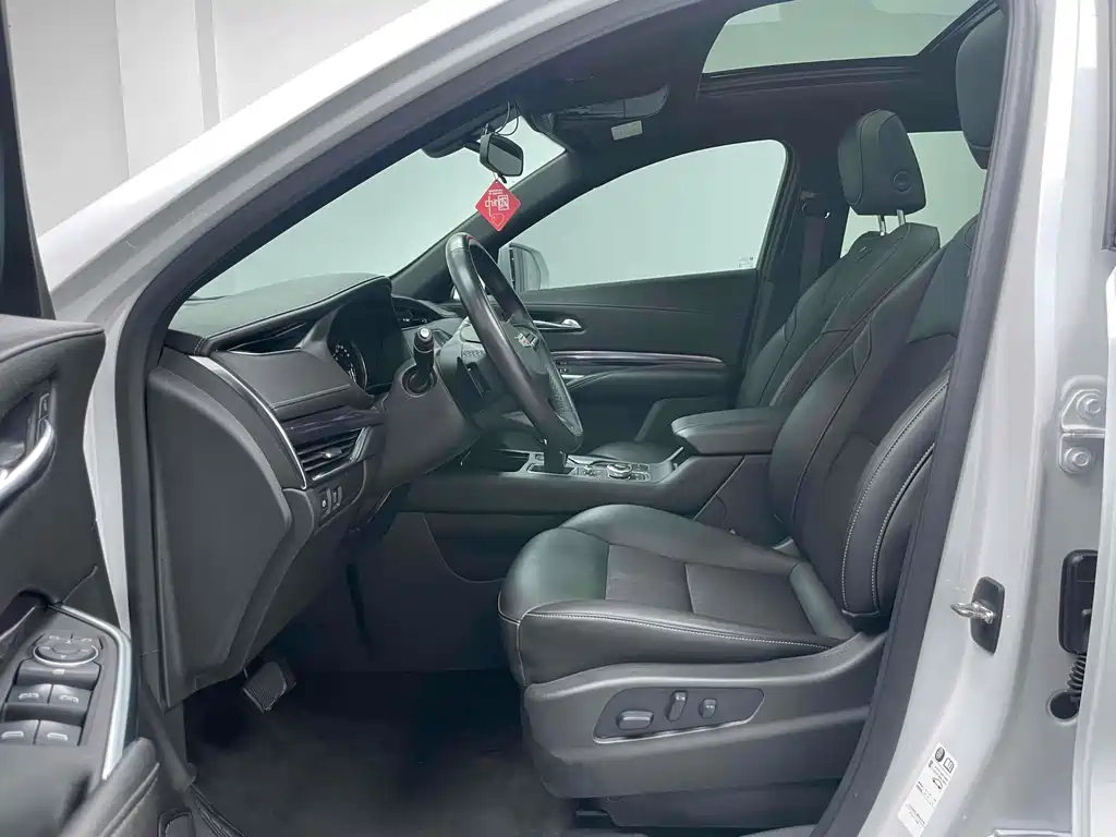 Cadillac XT4 28 T 2 WD Tech