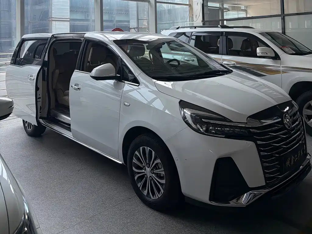Buick GL8 Land Official Cabin Distinguished