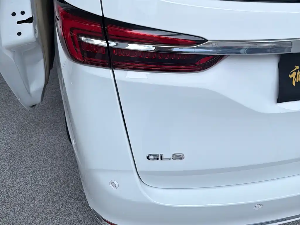 Buick GL8 Land Official Cabin Distinguished