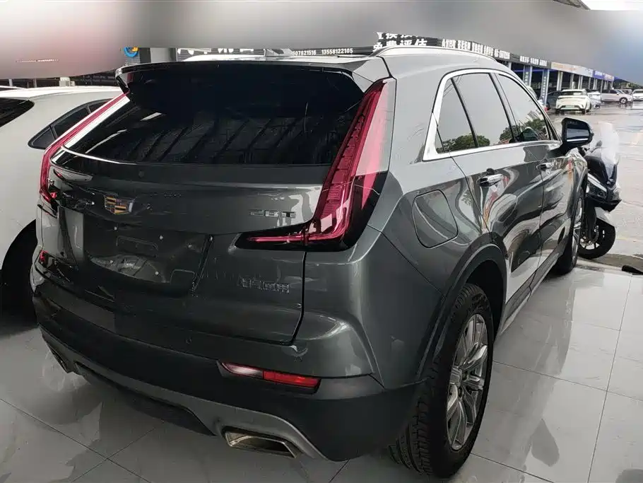 Cadillac XT4 28 T 2 WD Leading