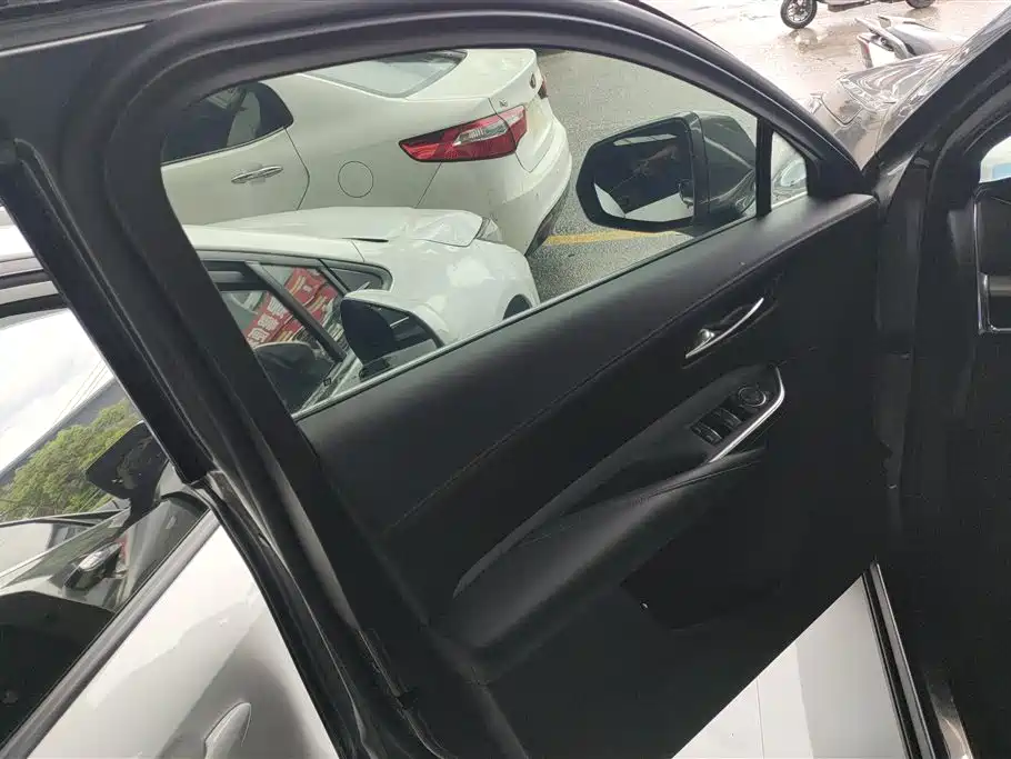 Cadillac XT4 28 T 2 WD Leading