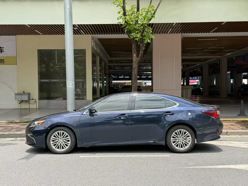 Lexus ES 200 Elite