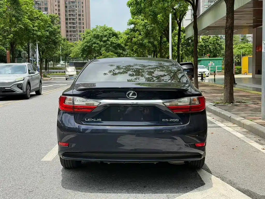 Lexus ES 200 Elite