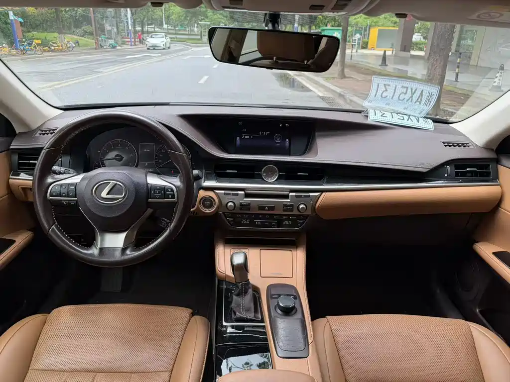 Lexus ES 200 Elite