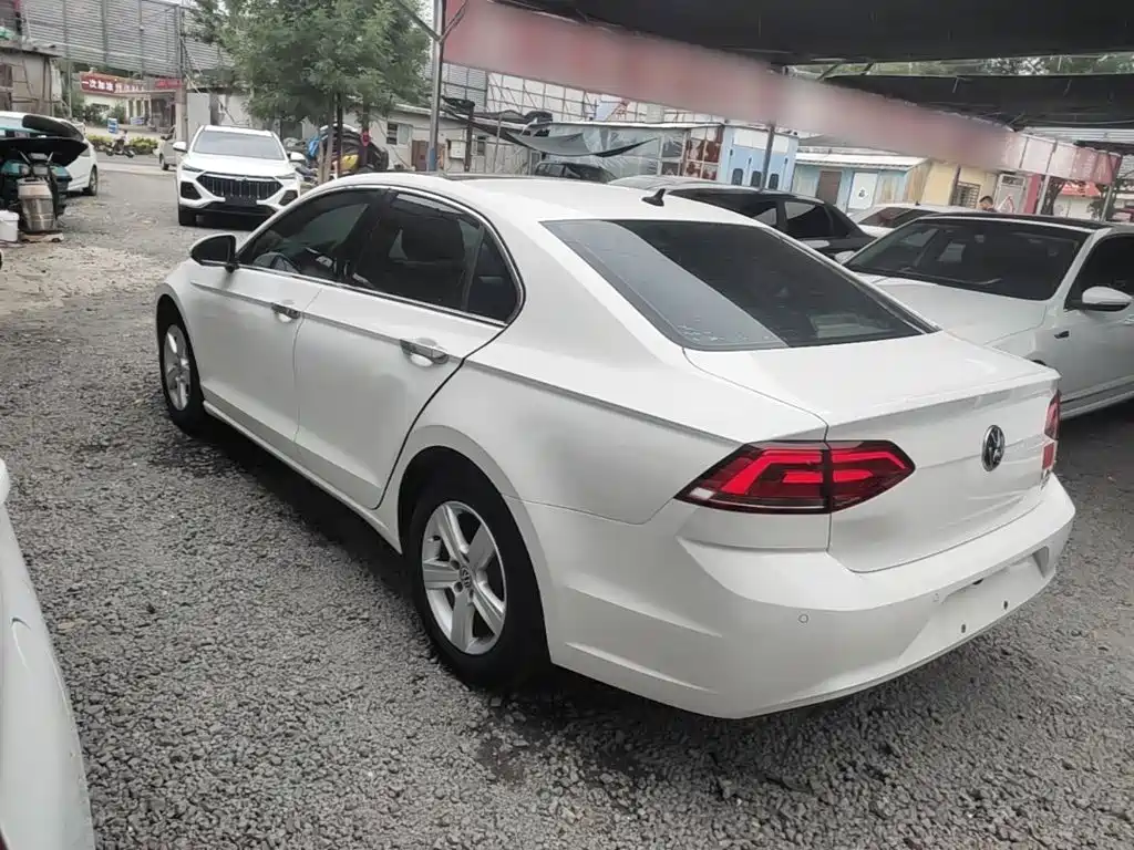 Lamando 230 TSI DSG Style